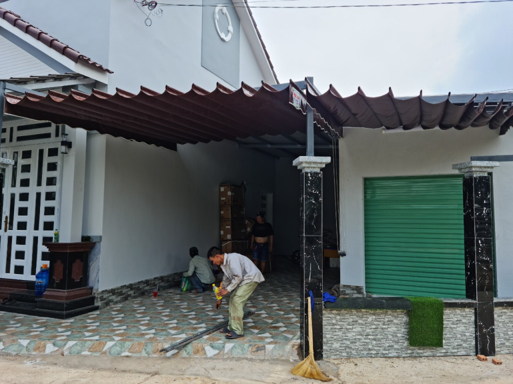 thi công mái xếp giá rẻ,làm mái che tại Long Sơn